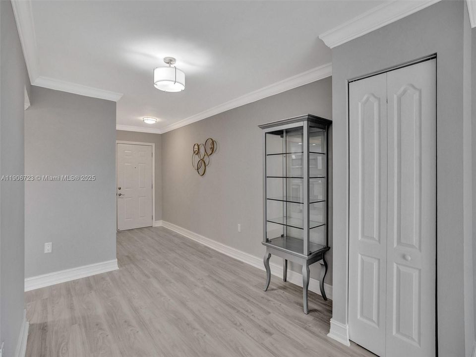 出租: $2,300 (1 贝兹, 1 浴室, 1149 平方英尺)