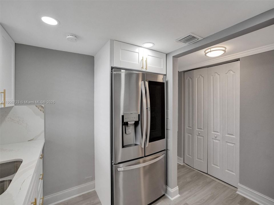 出租: $2,300 (1 贝兹, 1 浴室, 1149 平方英尺)