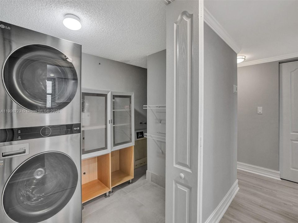 出租: $2,300 (1 贝兹, 1 浴室, 1149 平方英尺)