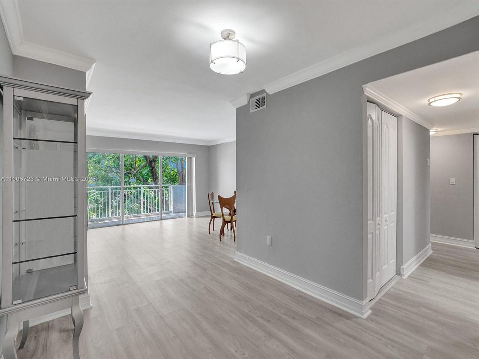 出租: $2,300 (1 贝兹, 1 浴室, 1149 平方英尺)