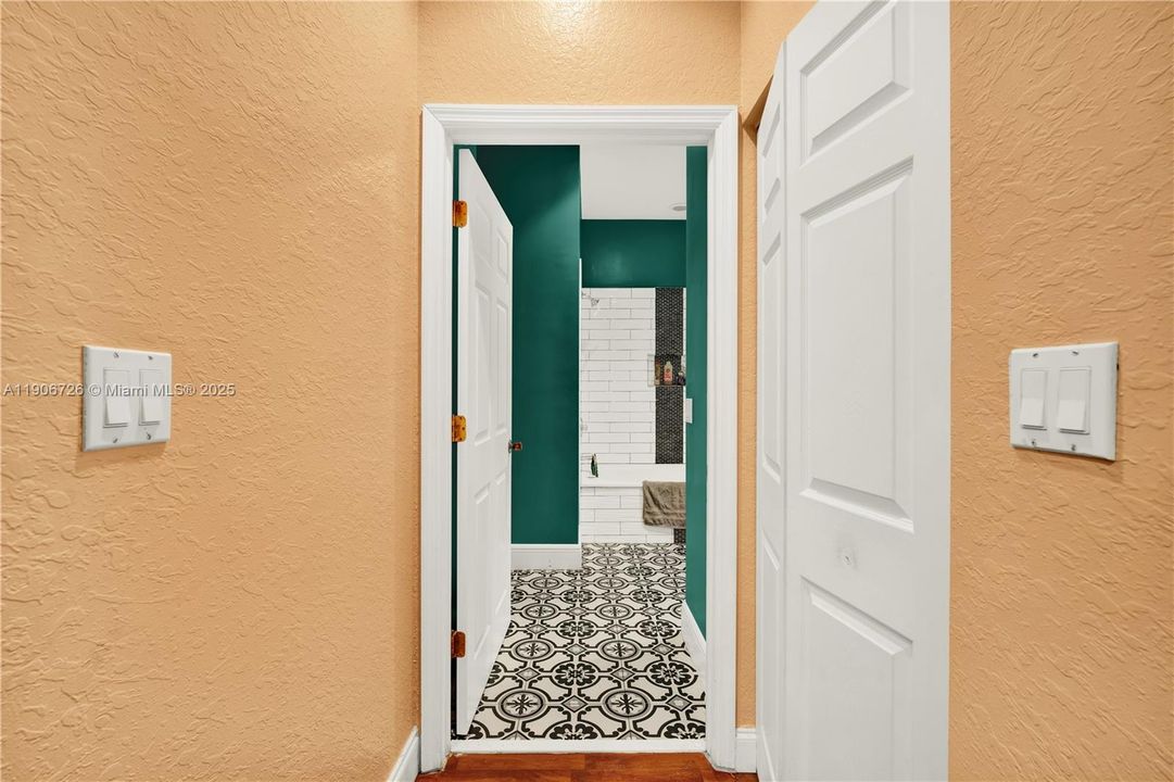 Active With Contract: $330,000 (3 beds, 2 baths, 1205 Square Feet)