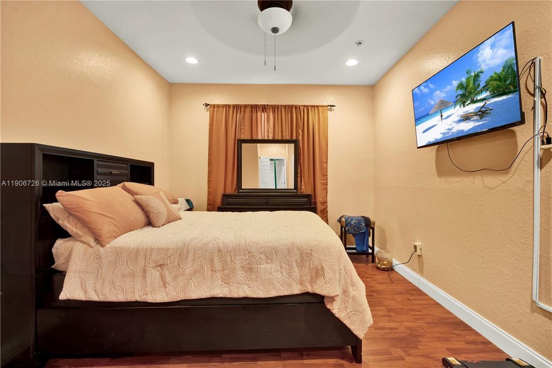 Active With Contract: $330,000 (3 beds, 2 baths, 1205 Square Feet)