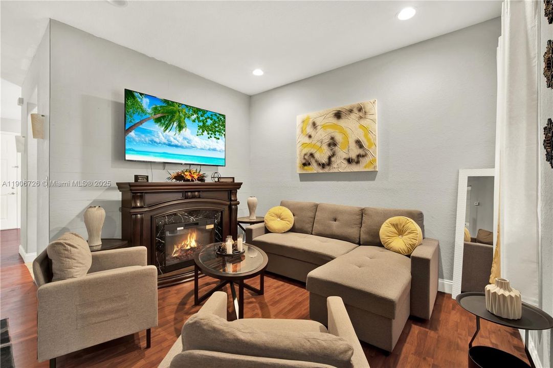 Active With Contract: $330,000 (3 beds, 2 baths, 1205 Square Feet)