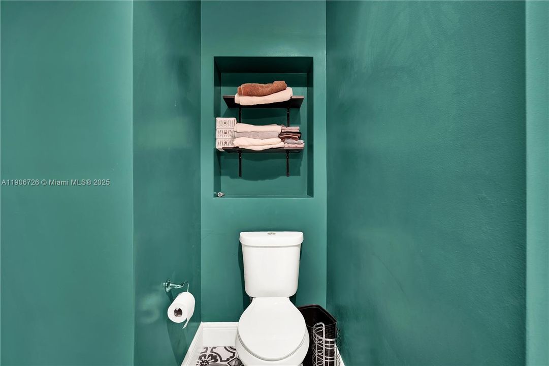 Active With Contract: $330,000 (3 beds, 2 baths, 1205 Square Feet)