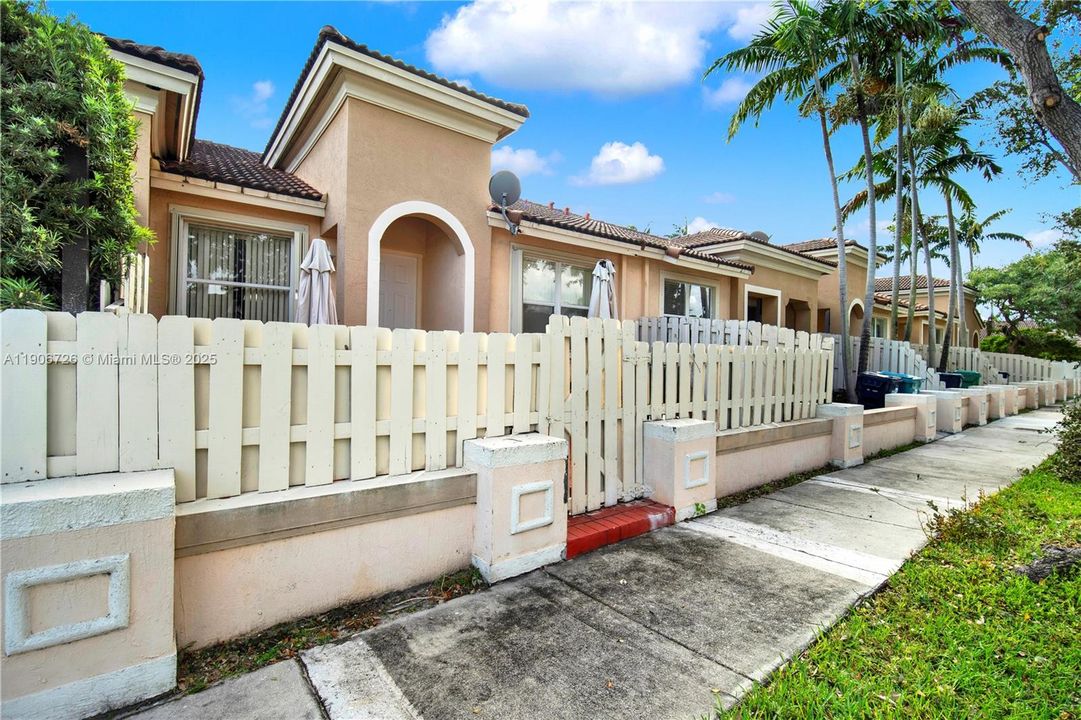 Active With Contract: $330,000 (3 beds, 2 baths, 1205 Square Feet)