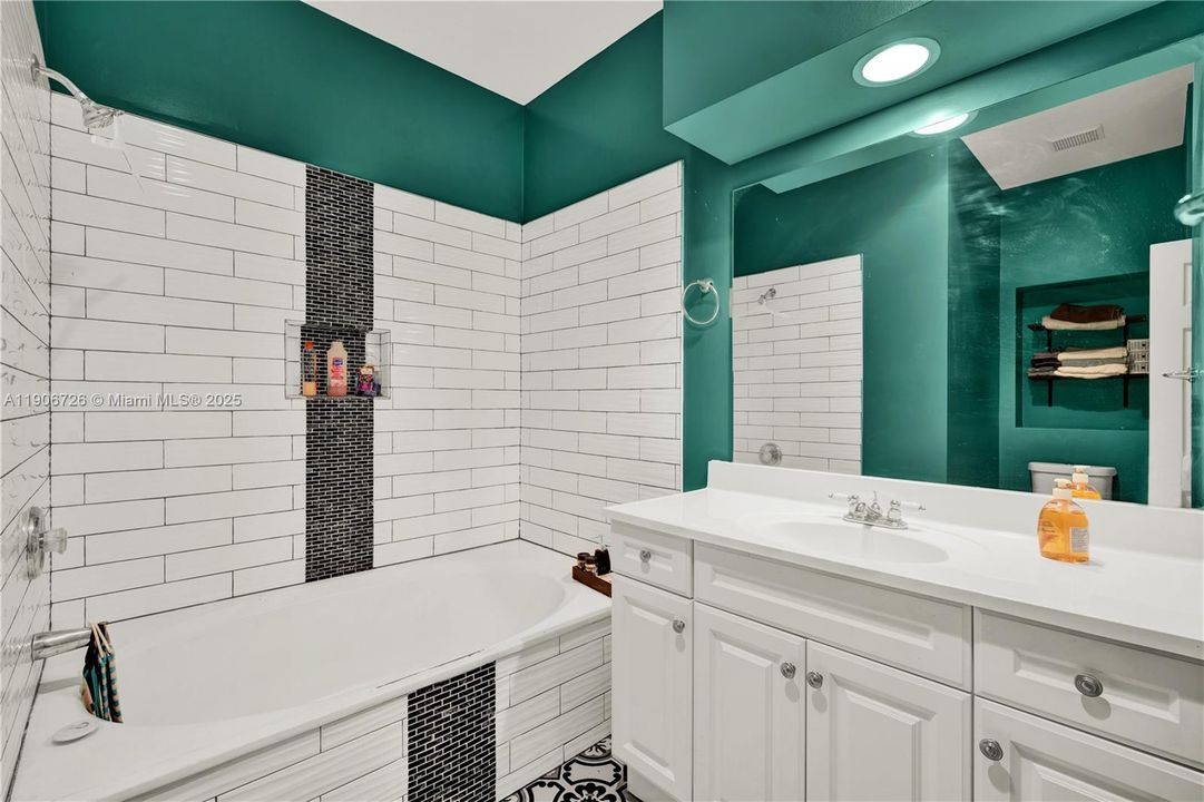 Active With Contract: $330,000 (3 beds, 2 baths, 1205 Square Feet)