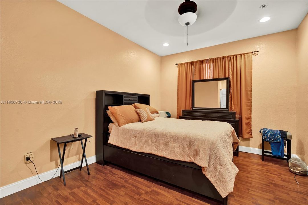 Active With Contract: $330,000 (3 beds, 2 baths, 1205 Square Feet)