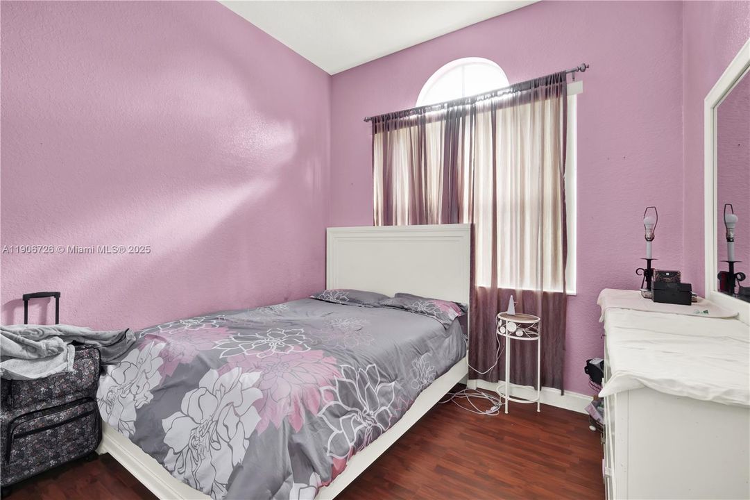 Active With Contract: $330,000 (3 beds, 2 baths, 1205 Square Feet)