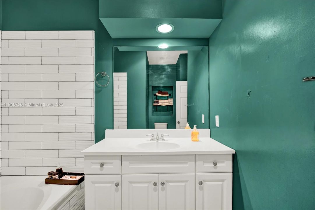 Active With Contract: $330,000 (3 beds, 2 baths, 1205 Square Feet)