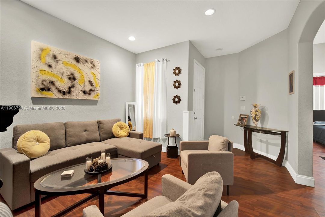 Active With Contract: $330,000 (3 beds, 2 baths, 1205 Square Feet)