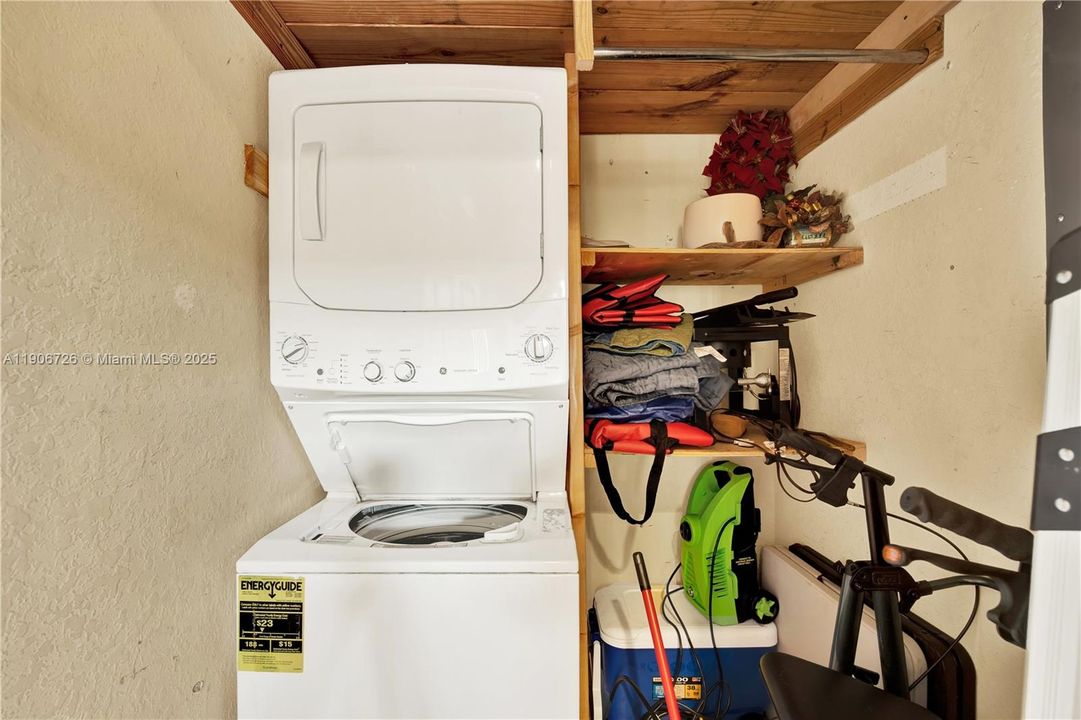 Active With Contract: $330,000 (3 beds, 2 baths, 1205 Square Feet)