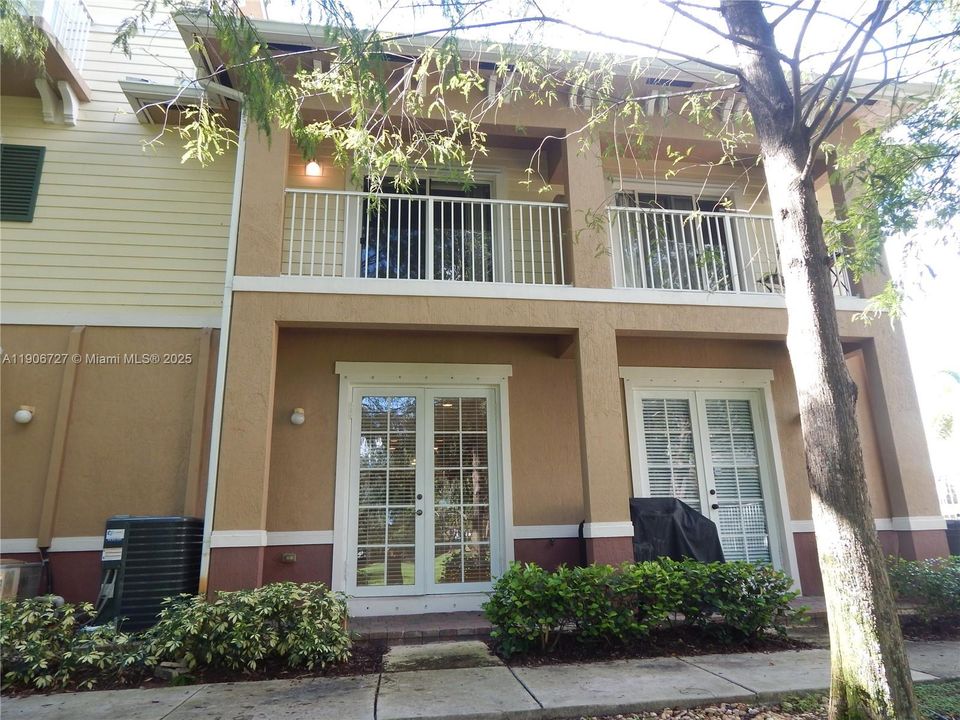For Rent: $2,500 (2 beds, 2 baths, 1185 Square Feet)