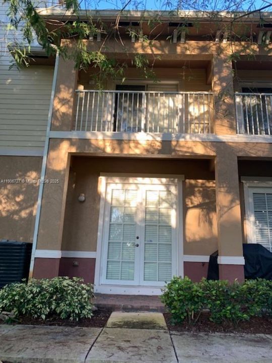 For Rent: $2,500 (2 beds, 2 baths, 1185 Square Feet)