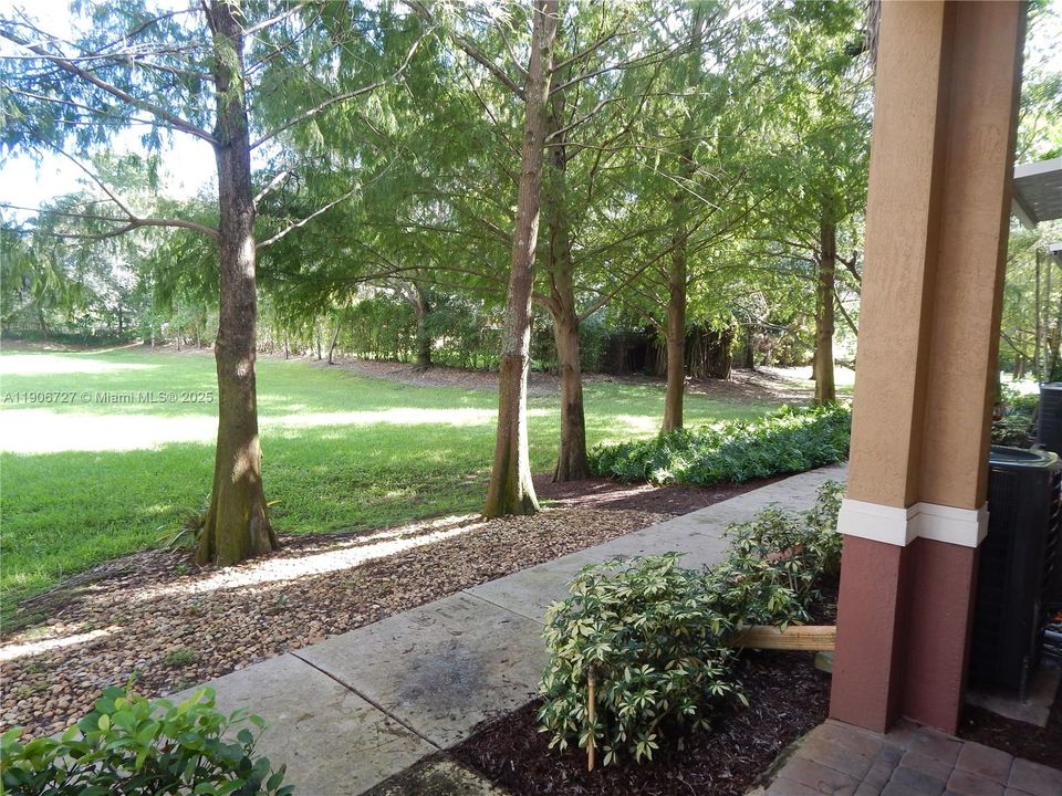 For Rent: $2,500 (2 beds, 2 baths, 1185 Square Feet)