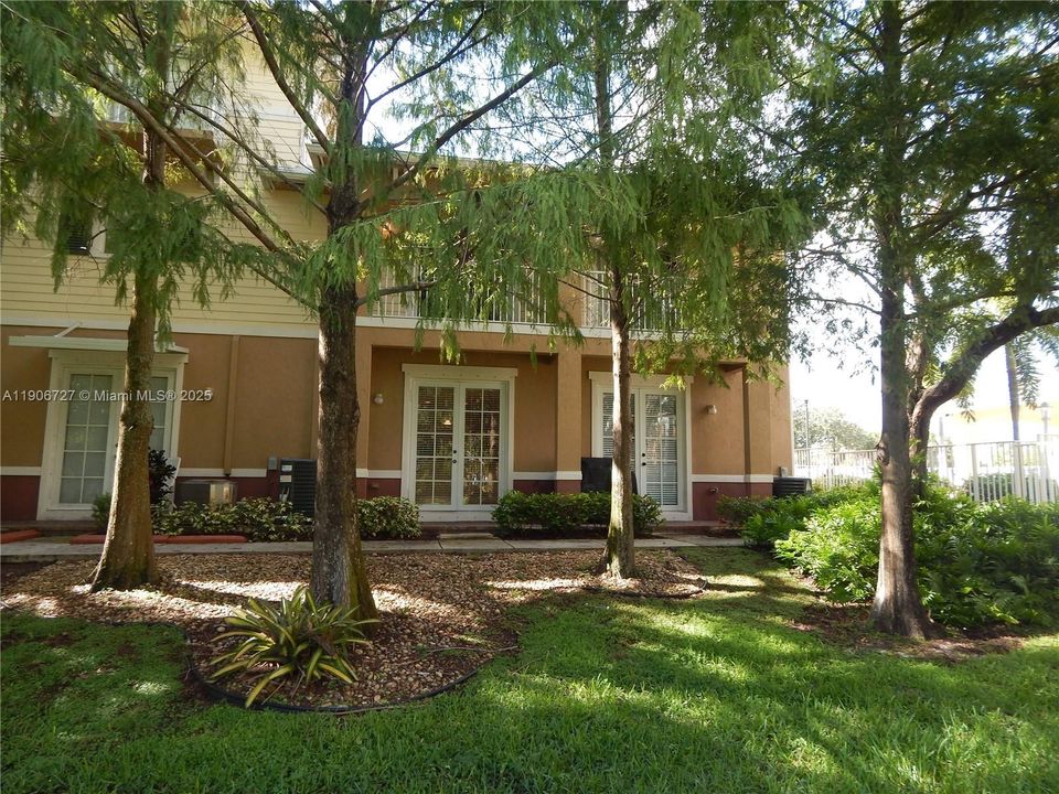 For Rent: $2,500 (2 beds, 2 baths, 1185 Square Feet)