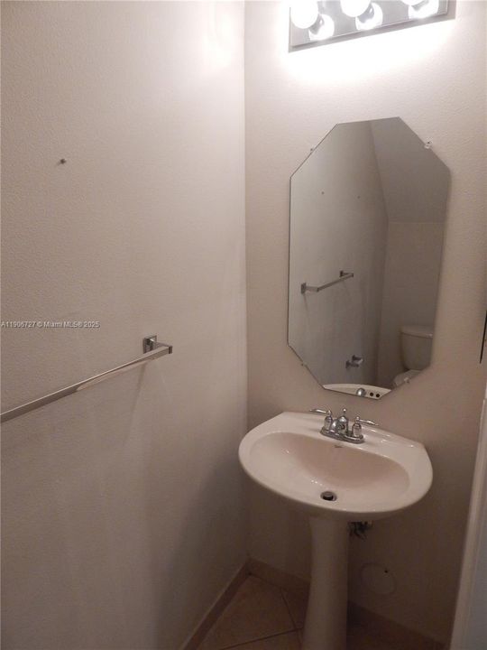 For Rent: $2,500 (2 beds, 2 baths, 1185 Square Feet)