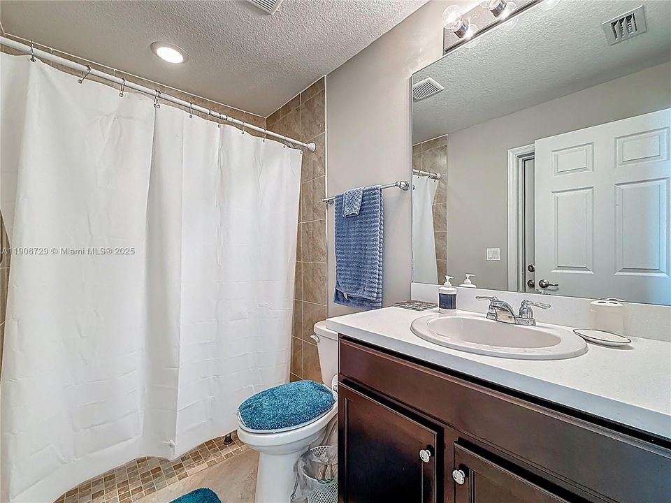 Под контрактом: $513,000 (4 спален, 3 ванн, 2078 Квадратных фут)