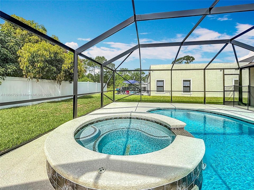 Под контрактом: $513,000 (4 спален, 3 ванн, 2078 Квадратных фут)