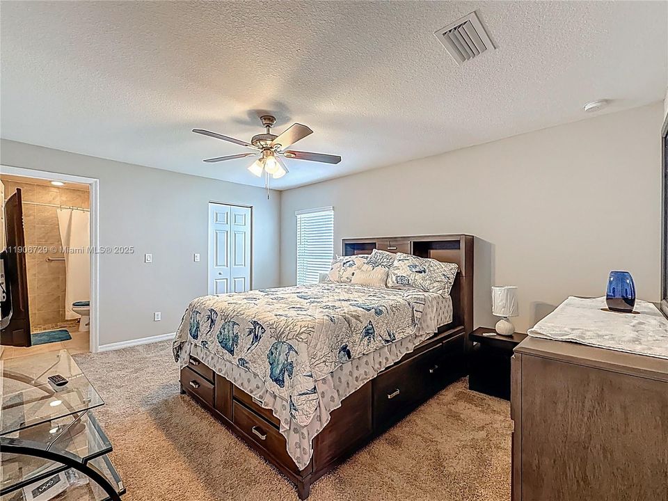 Под контрактом: $513,000 (4 спален, 3 ванн, 2078 Квадратных фут)