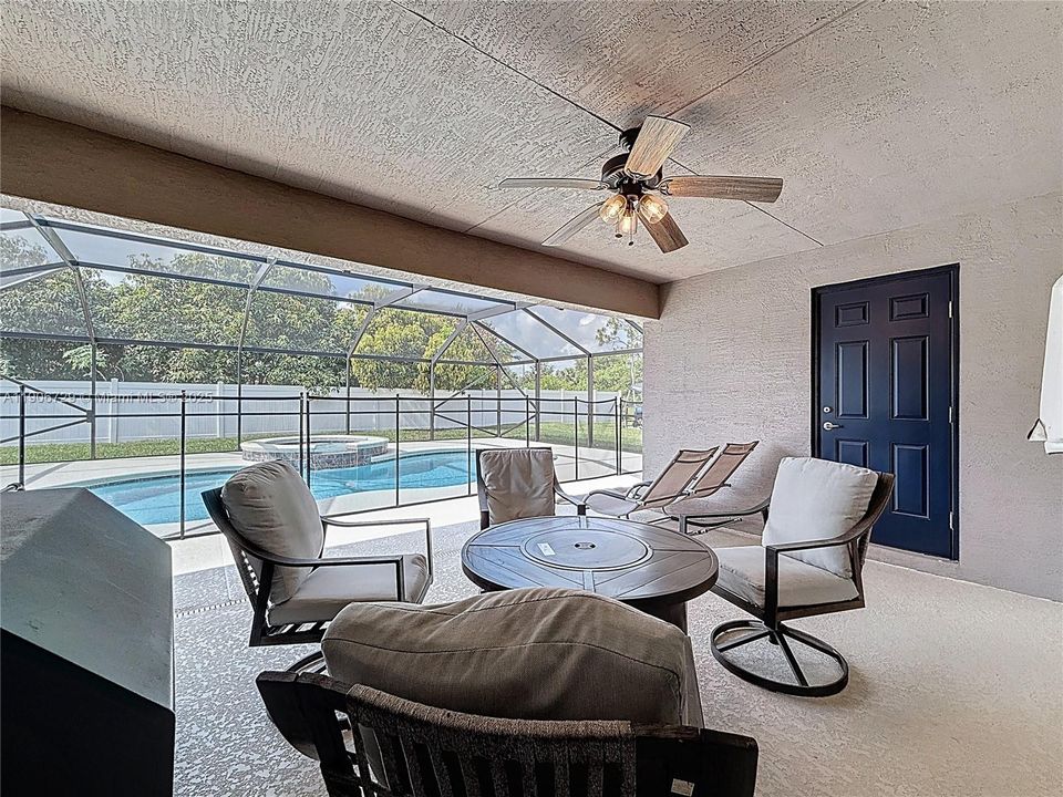 Под контрактом: $513,000 (4 спален, 3 ванн, 2078 Квадратных фут)