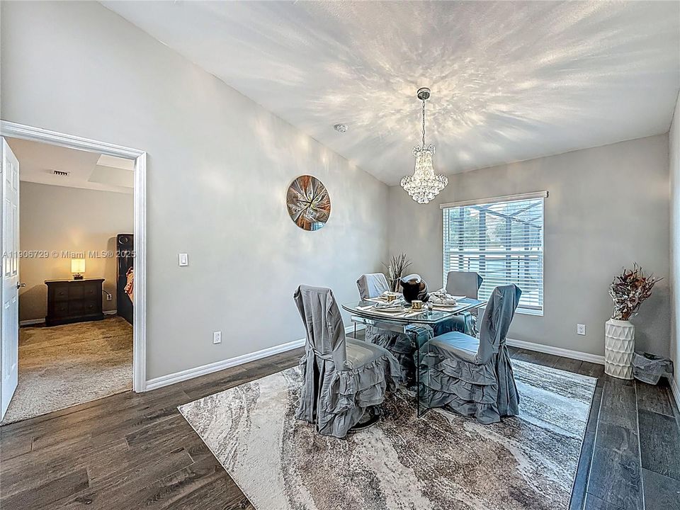 Под контрактом: $513,000 (4 спален, 3 ванн, 2078 Квадратных фут)