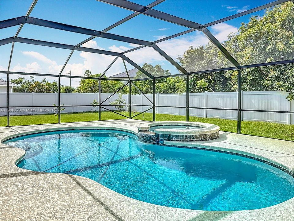 Под контрактом: $513,000 (4 спален, 3 ванн, 2078 Квадратных фут)