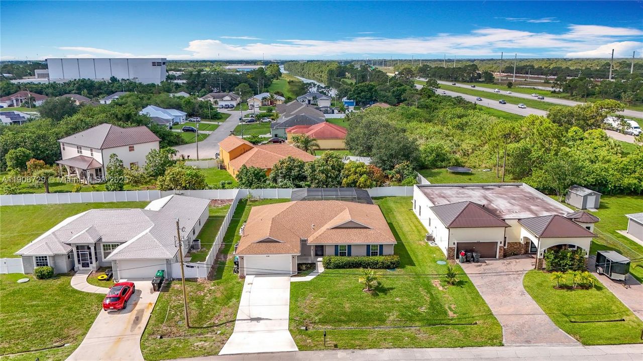 Под контрактом: $513,000 (4 спален, 3 ванн, 2078 Квадратных фут)