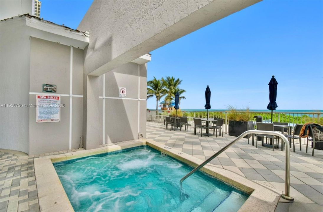 For Rent: $3,600 (1 beds, 1 baths, 990 Square Feet)