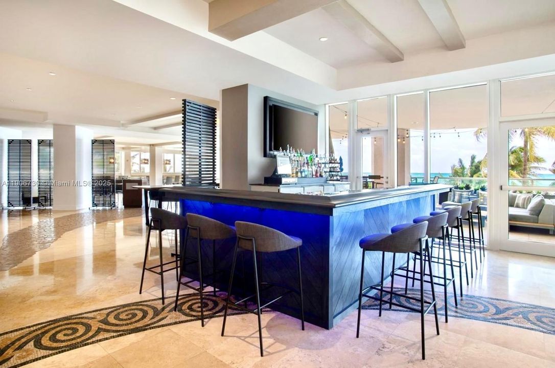 For Rent: $3,600 (1 beds, 1 baths, 990 Square Feet)