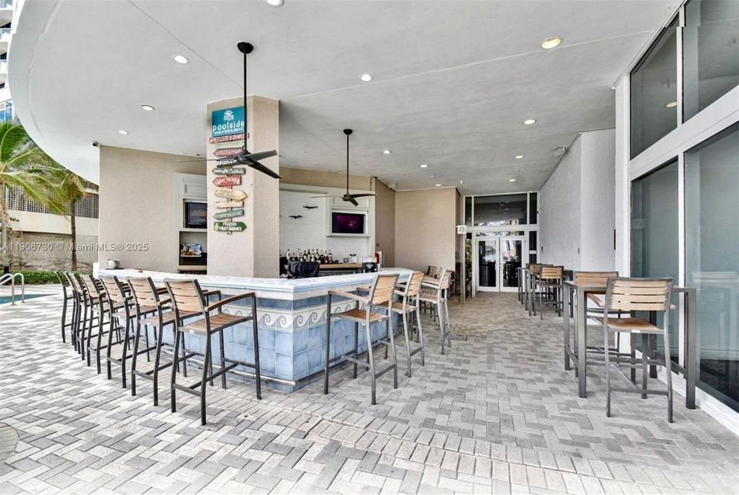 For Rent: $3,600 (1 beds, 1 baths, 990 Square Feet)