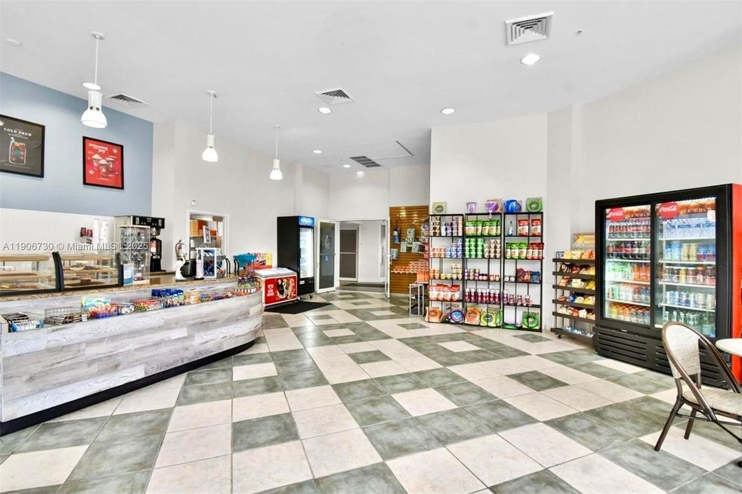 For Rent: $3,600 (1 beds, 1 baths, 990 Square Feet)