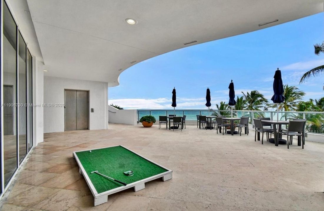 For Rent: $3,600 (1 beds, 1 baths, 990 Square Feet)