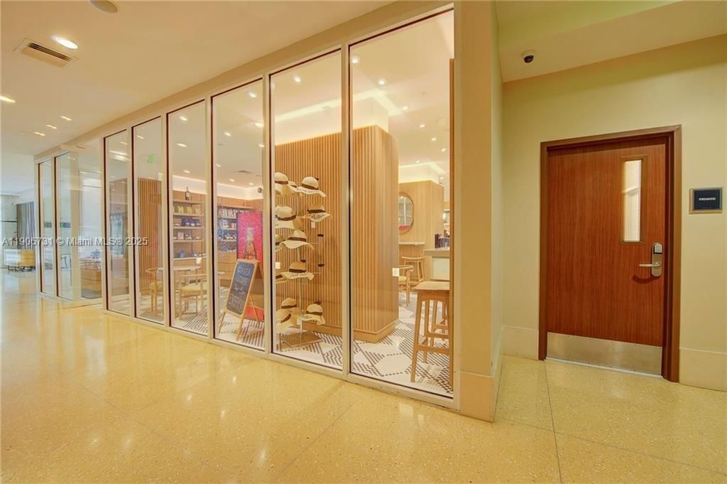 В аренду: $19,000 (2 спален, 2 ванн, 1290 Квадратных фут)