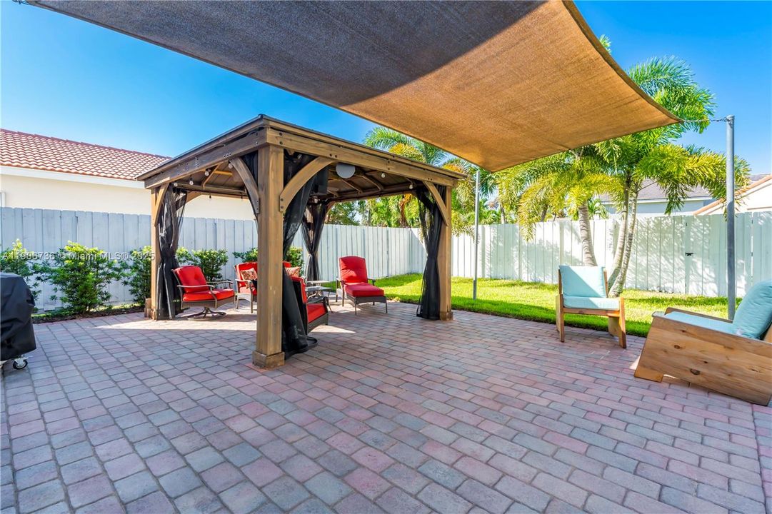 Active With Contract: $595,000 (3 beds, 2 baths, 1660 Square Feet)