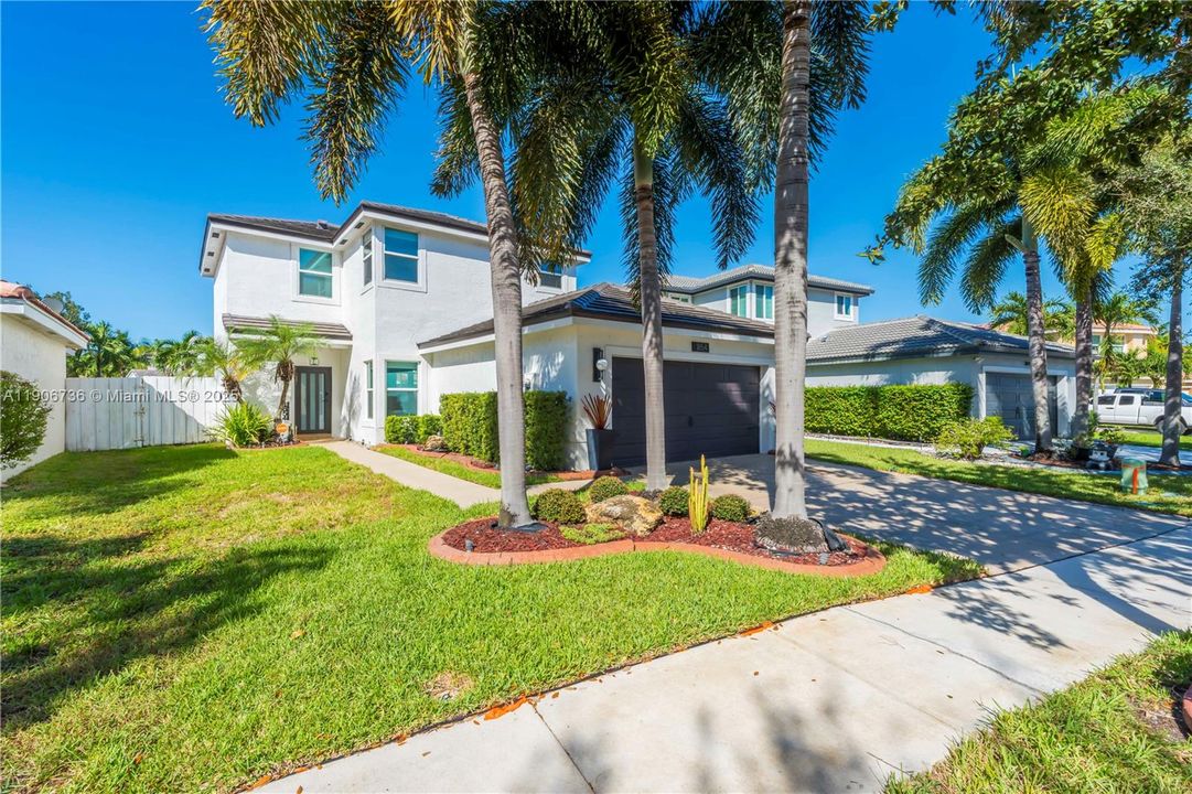 Active With Contract: $595,000 (3 beds, 2 baths, 1660 Square Feet)