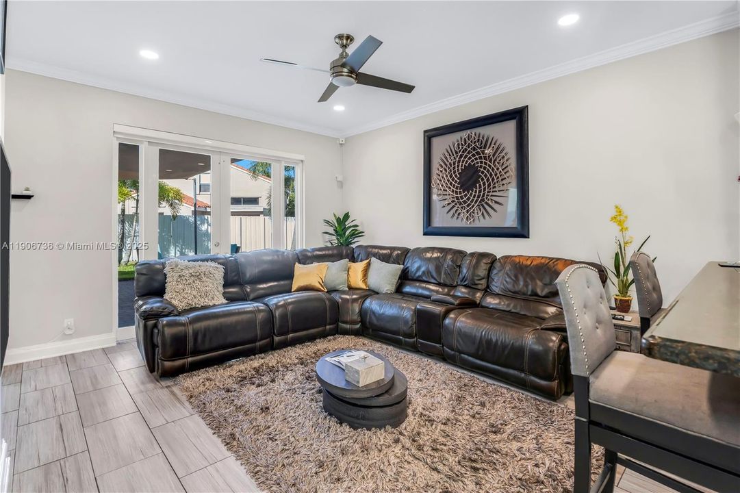 Active With Contract: $595,000 (3 beds, 2 baths, 1660 Square Feet)