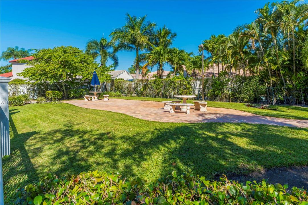 Active With Contract: $595,000 (3 beds, 2 baths, 1660 Square Feet)