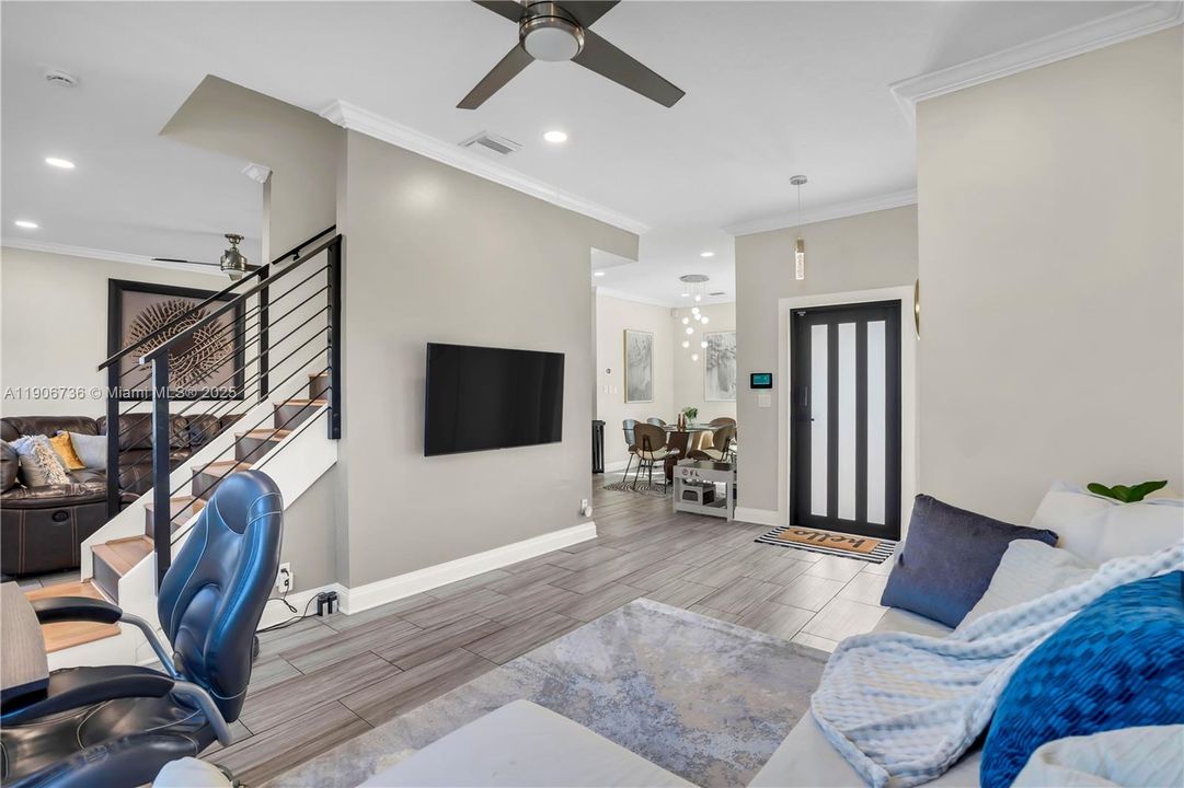 Active With Contract: $595,000 (3 beds, 2 baths, 1660 Square Feet)