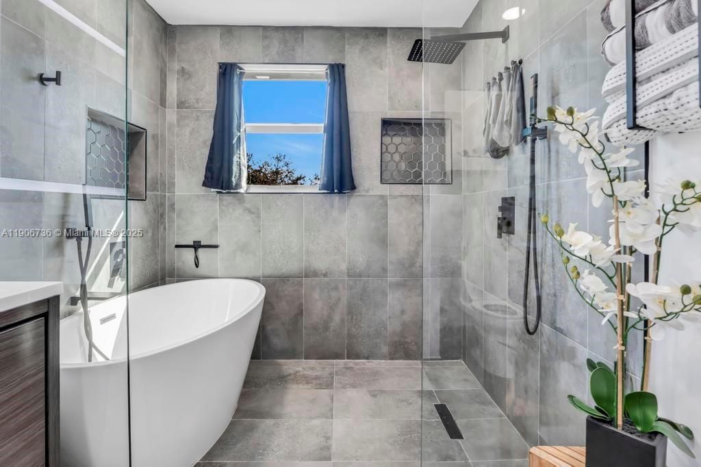 Active With Contract: $595,000 (3 beds, 2 baths, 1660 Square Feet)