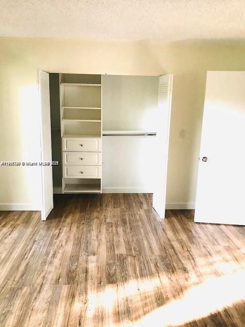 For Rent: $2,400 (2 beds, 1 baths, 1140 Square Feet)