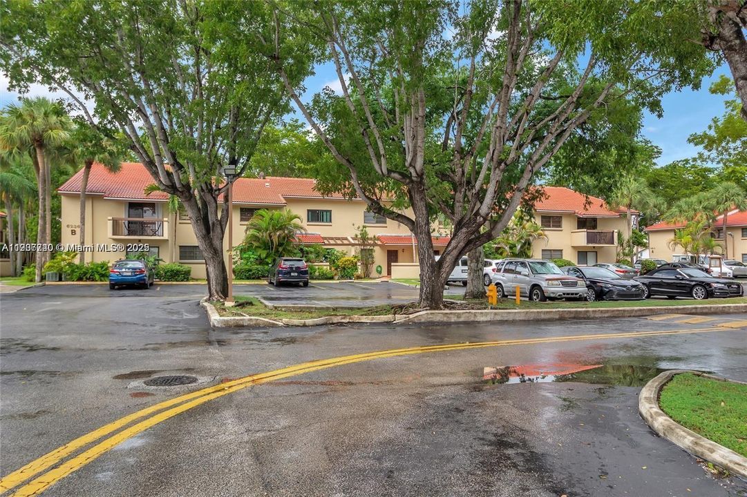 For Rent: $2,400 (2 beds, 1 baths, 1140 Square Feet)