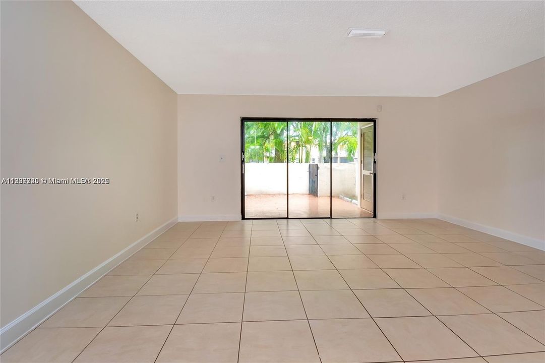 For Rent: $2,400 (2 beds, 1 baths, 1140 Square Feet)