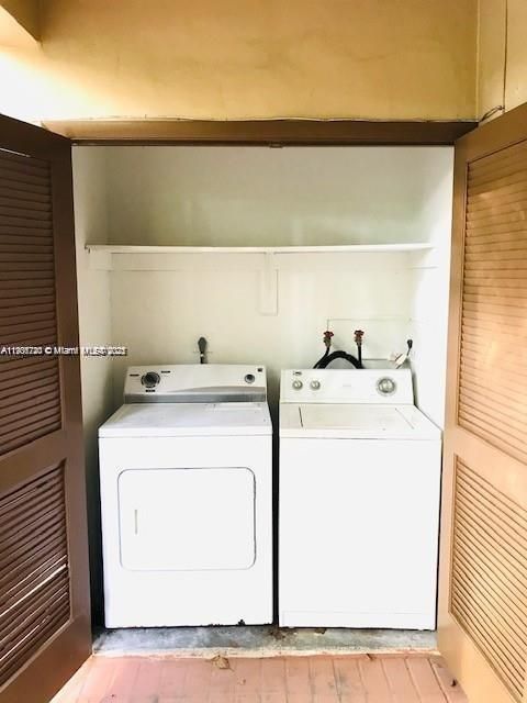 For Rent: $2,400 (2 beds, 1 baths, 1140 Square Feet)