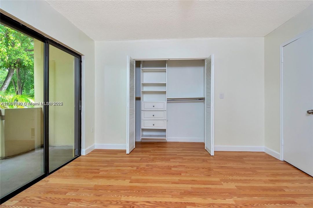 For Rent: $2,400 (2 beds, 1 baths, 1140 Square Feet)