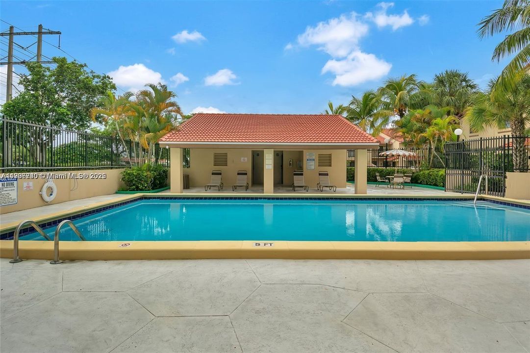 For Rent: $2,400 (2 beds, 1 baths, 1140 Square Feet)