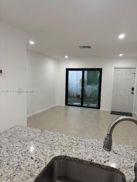 For Rent: $1,875 (2 beds, 2 baths, 848 Square Feet)