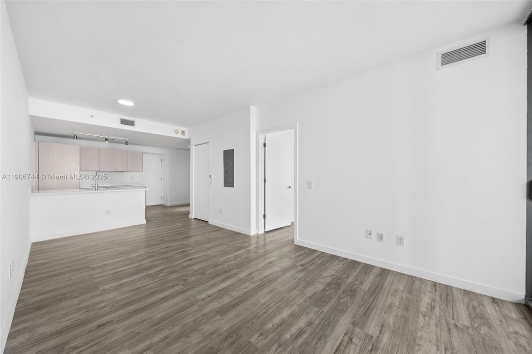 Recently Rented: $3,100 (1 beds, 1 baths, 622 Square Feet)