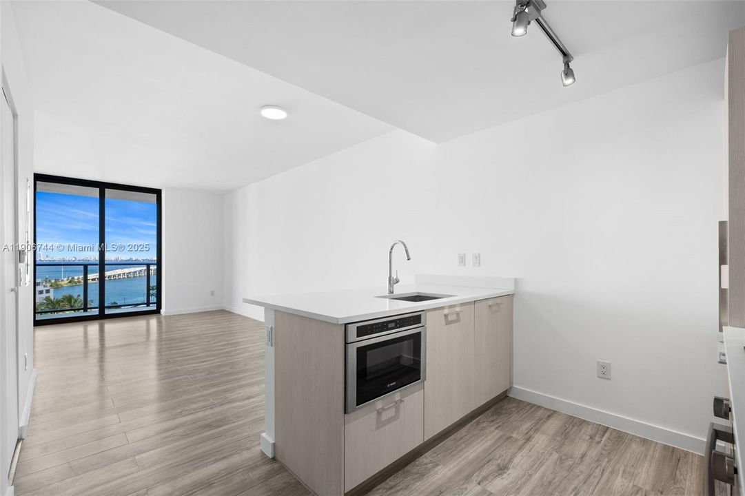 Recently Rented: $3,100 (1 beds, 1 baths, 622 Square Feet)