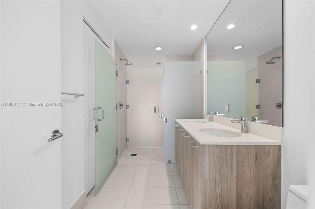 Recently Rented: $3,100 (1 beds, 1 baths, 622 Square Feet)