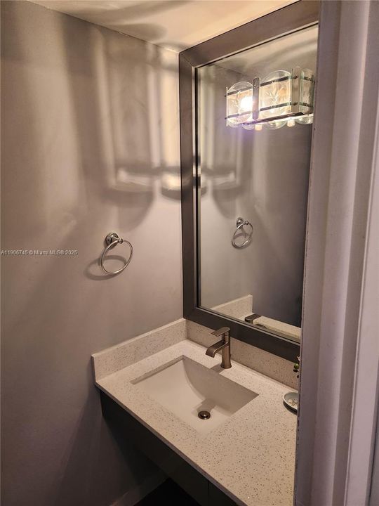 Recently Rented: $2,190 (1 beds, 1 baths, 916 Square Feet)